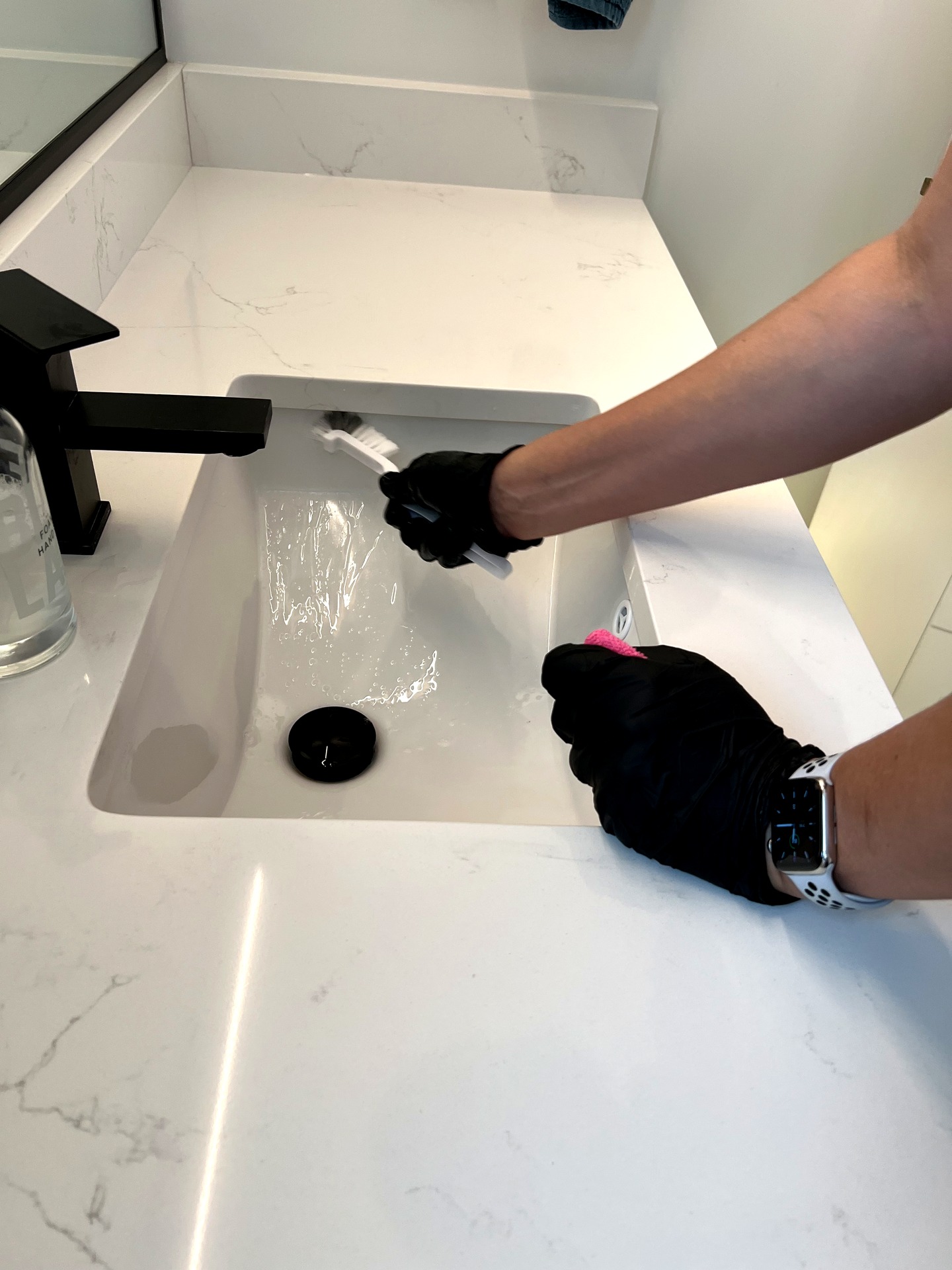 Detail sink scrubbing